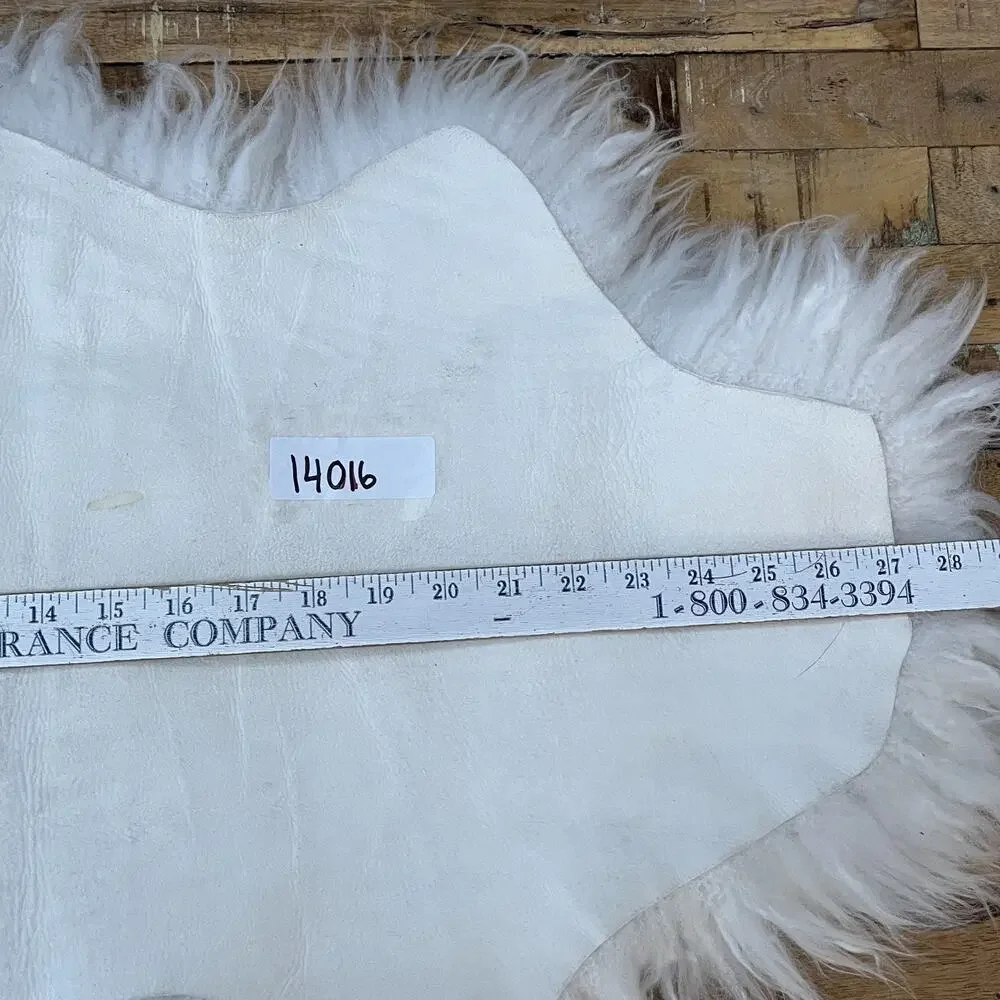 IKEA RENS Off White Sheepskin Small Area Rug 27''x15''